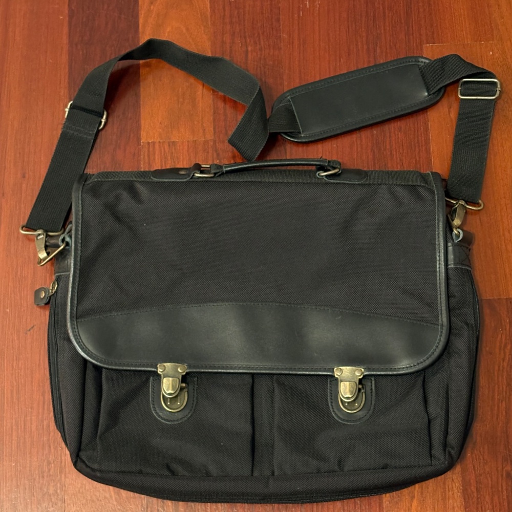 Satchels Black Canvas and Leather Messenger Briefcase – Unsex